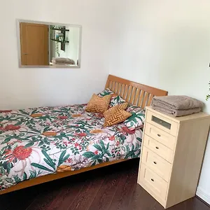 Homestay In Stratford With Private Bathroom And Parking, London